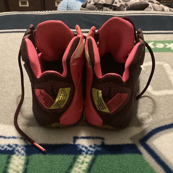 Nike LeBron 12 Double Helix size us 9 Color burgundy pink code 684593-607 - Picture 4 of 6